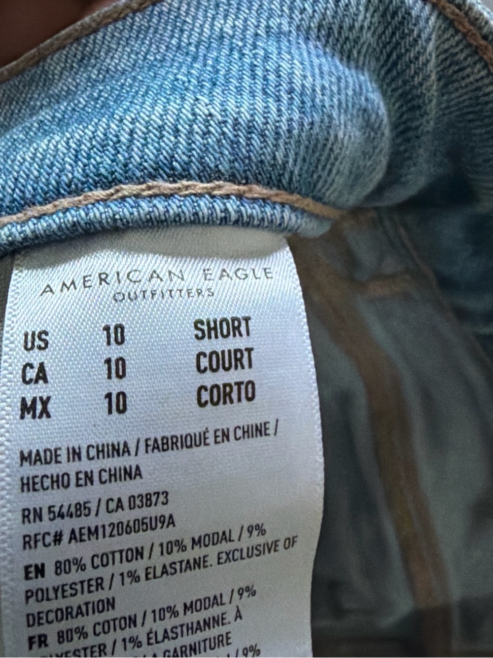 American Eagle Light Blue Denim Jeans with Metal Button Detail - Picture 5 of 6